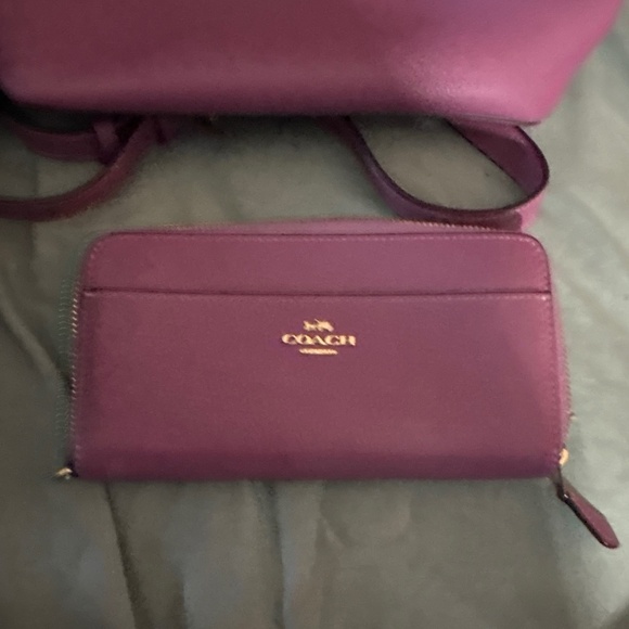 Coach zip around wallet - Picture 1 of 2